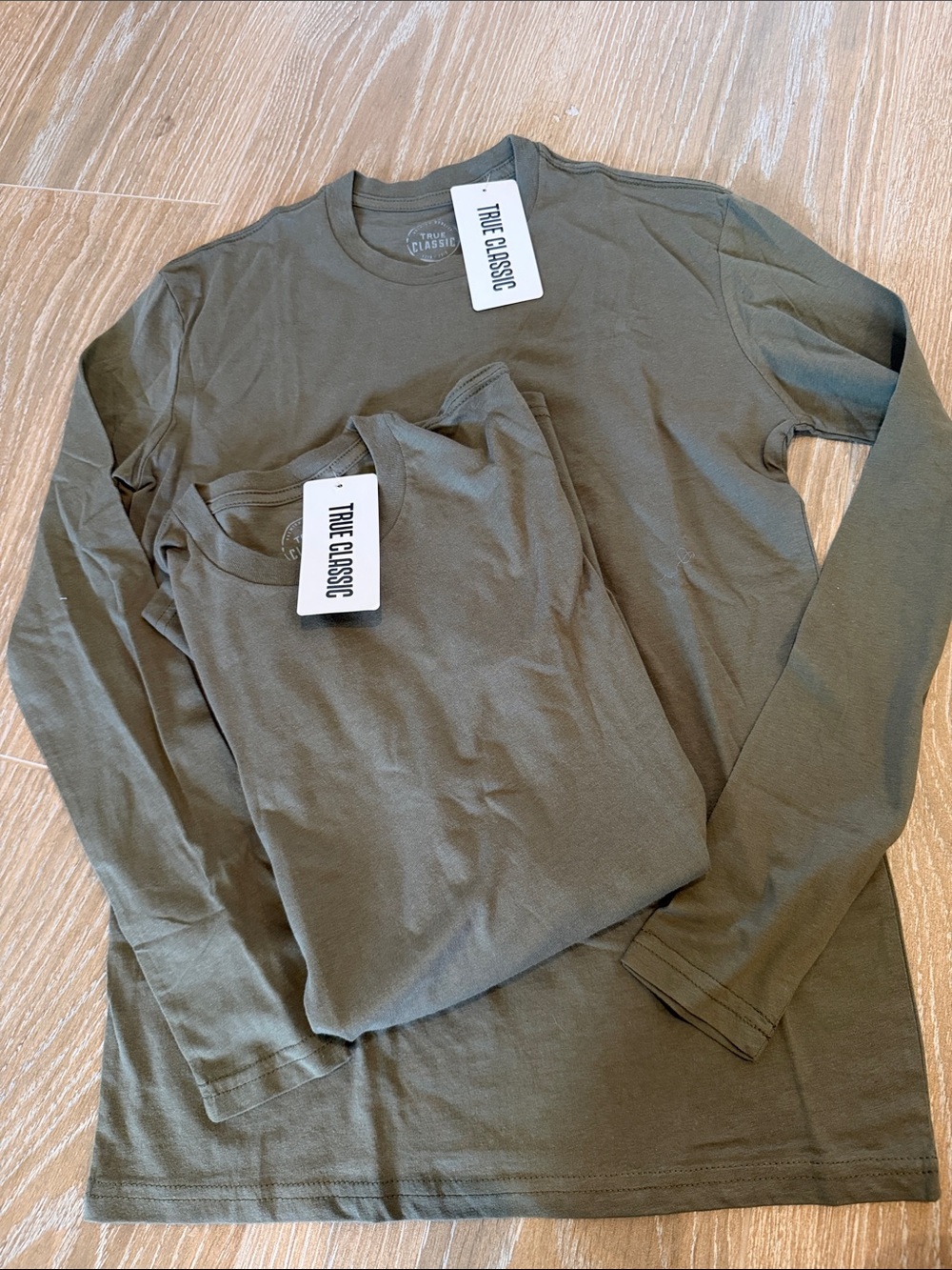 True Classic Mens Long Sleeve Tees NWT in Green Size S